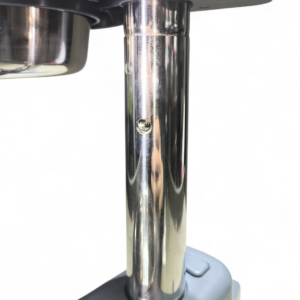 Maroc-Animalerie adjustable height pet feeder with two stainless steel bowls and grey base.