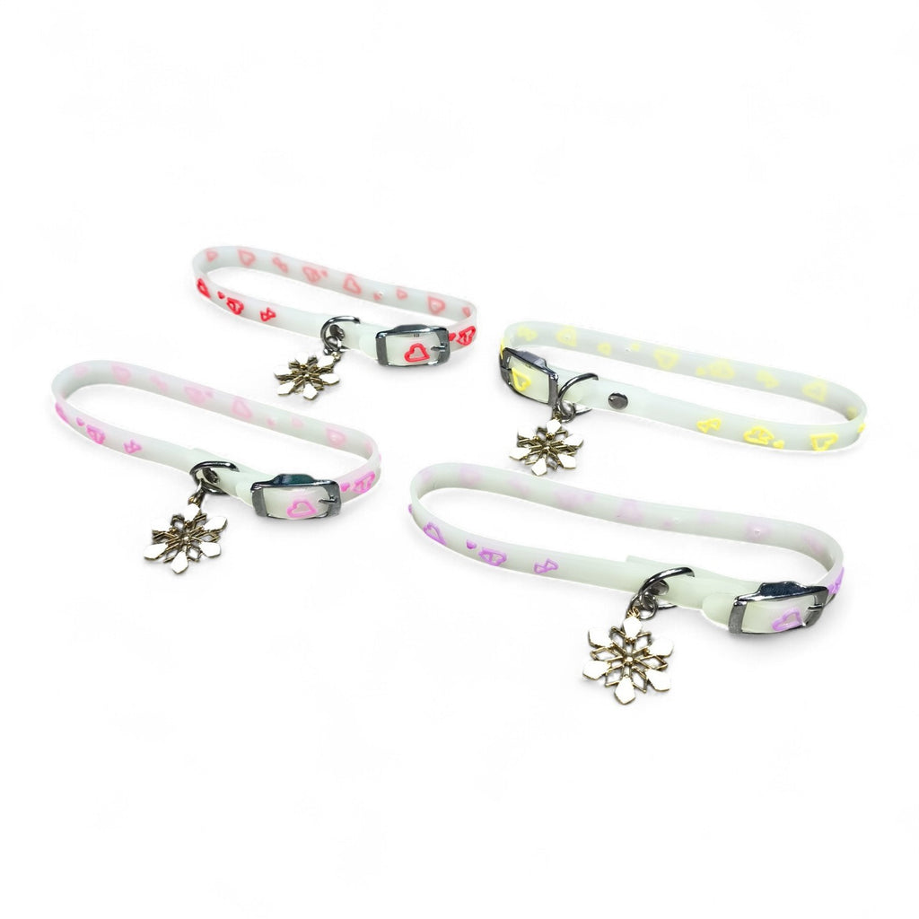 Maroc-Animalerie decorative pet collar with heart pattern and snowflake charm. Made of silicone, adjustable buckle.