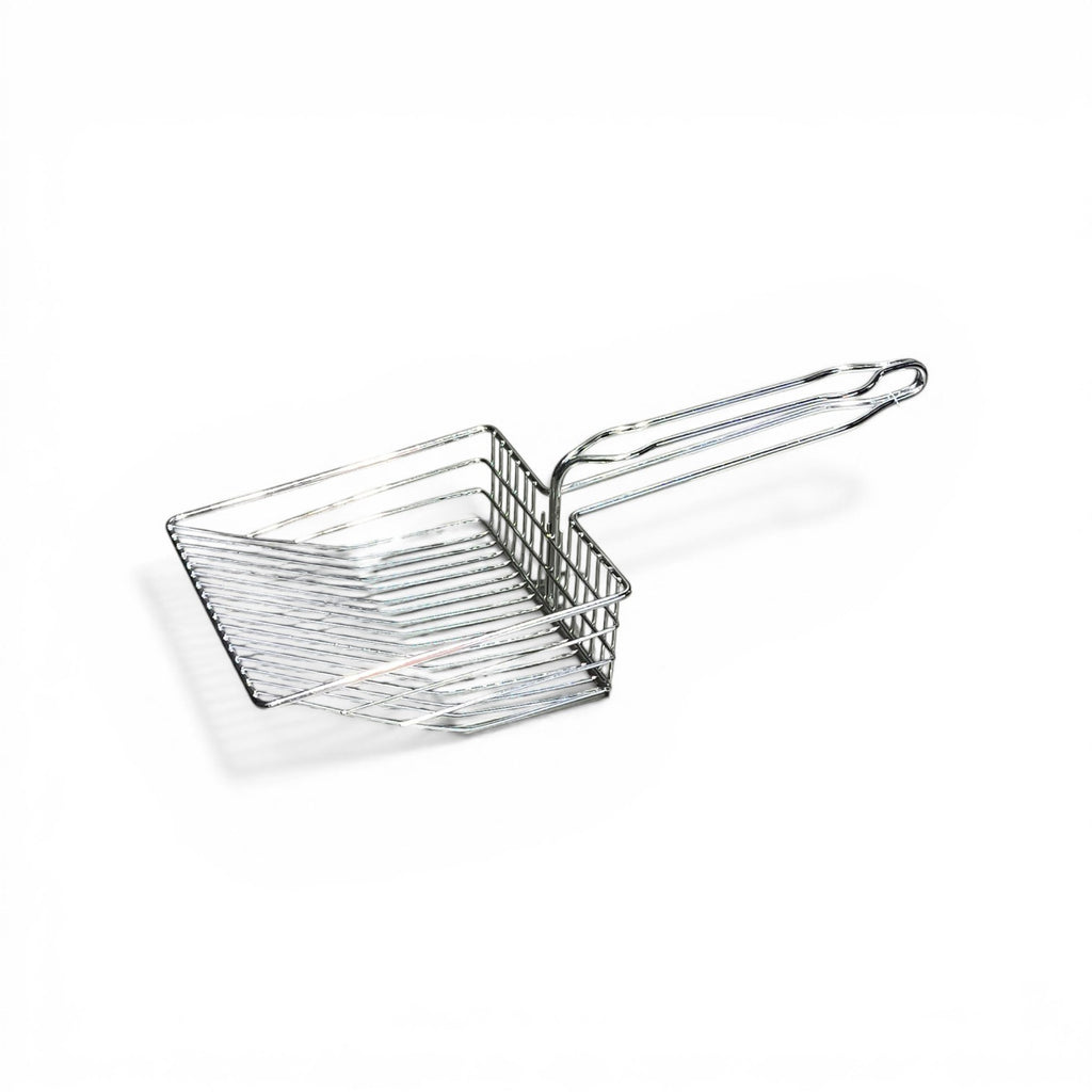 Maroc-animalerie metal litter scoop with handle, designed for efficient sifting and easy cleaning of cat litter boxes.