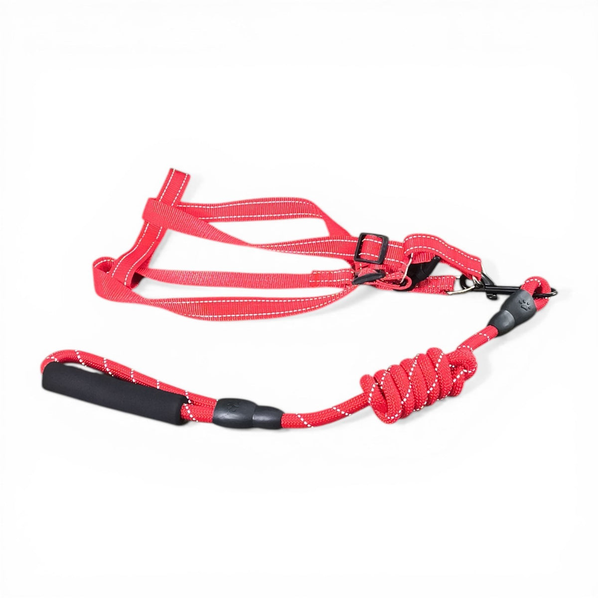 Maroc-animalerie red nylon adjustable dog harness and leash set with reflective stitching and padded handle.